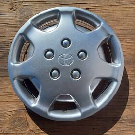 06020 Toyota 61058 Camry Hubcap 1991-1994 Fits 14 Inch Wheels 42621 Repainted