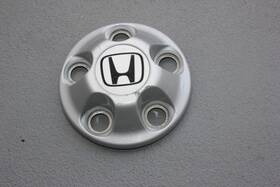 S9v-a2 Toyota 2003 2004 2005 Honda Pilot Wheel Center Cap Silver Inch One Tab Broken