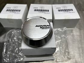 Z9935 Yokohama Advan Racing Center Cap 63mm Middle Silver 4 Caps Included