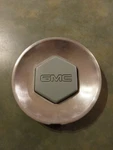 2004-2007 Gmc Envoy Center Cap #9595112 Pre-owned. Fixed Price $12.50.