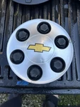 Scratches 07 08 09 10 11 12 13 14 Chevy Silverado 1500 Tahoe Center Cap 9596341. Fixed Price $11.99.
