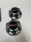 Gmc Savana Sierra Yukon Safari Silver Center Cap 15006331 Lot Of 2. Fixed Price $22.40.
