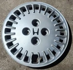 (1) Genuine Oem 1986-1987 Honda Accord 13" Hubcap Wheel Cover #0A 44733-SE0-910. Fixed Price $34.99.